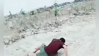 Sempoyongan Habis Mabuk Sepertinya