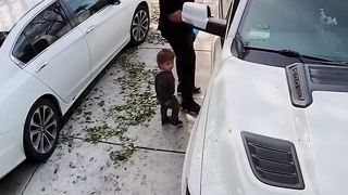 Someone has to call social service!!