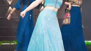 Haaye Mein Marjawa Tere Bin???? #Weddingdance #shorts #weddingdancesongs #Snehu & Friends #shortsvideo