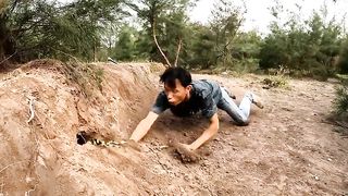 Catch 100 Extremely Poisonous Black Gold Snakes With Bare Hands
