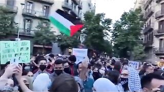 Finally, Palestine raised the flag of Pakistan????????