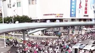 Chaina crazy baike traffic ????