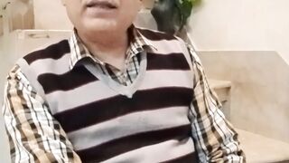 Log December ki trha badel Jate hon