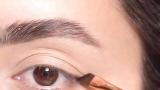 How to apply eyeliner