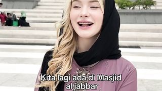 Bule-datang-ke-Masjid-al-jabbar-️suka-bg