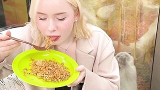 Indomie-lebih-murah-dan-enak-ya