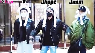 Moment Aneh Bts