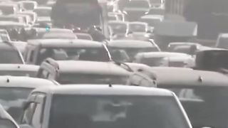 Farmers' Protest_ Commuters Face Delays Entering Delhi From Ghazipur Border.