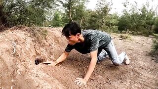 Using your hands to catch 100 ferocious dragon snakes reproducing