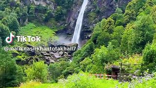 حسن خود بولتا ہے