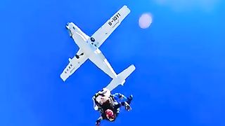 SUPER HERO SKYDIVING