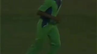 Imran Khan Bowling Dangerous Style in Cricket