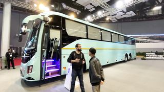 etni badi bus or sirf 10 seats ! Volvo 9600 Super Luxury Bus
