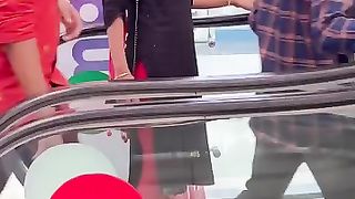 Kind people around to help. Must Watch.
