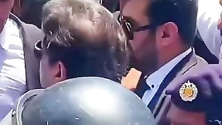 Murshid ko jab bacche ne bulaya to khan ne kya jawab Diya khud dekhen