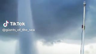 CONTAINERS FALLING