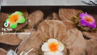 Hantaran pernikahan selimut Bentuk Bunga