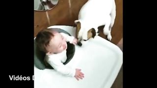10 minutes de bébé qui rit - essayez de ne pas rire ni sourire!