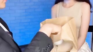 Spectacular magic tricks for gullible girls