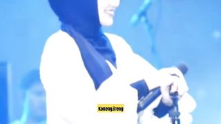 cantiknya happy asmara menggunakan gamis dan jilbab di acara gus iqdam
