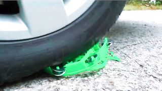 Esmagando coisas crocantes e macias de carro! EXPERIMENTE CARRO VS MOEDAS