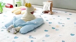 Cute & Funny Baby Moments