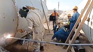 غبي منه فيه