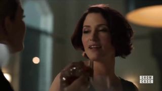 Supergirl Episde 3x08 Alex & Sara kissing
