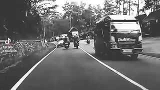Jangan terus memngeluh ??