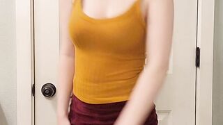 Cutie disguises herself as the main characters of Scooby Doo