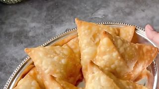 Lahore's Iconic Aloo Samosa