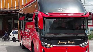 Sleeper bus and basuri air horn in Indonesia