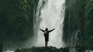 Masukin curug ini ke list kalian kalau kalian lagi explore Purwokerto!Selamat datang di curug Gomblang, curug yang