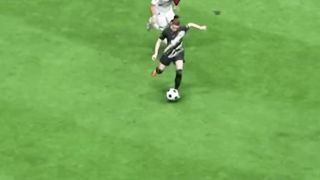 Neymar gets mugged by Putellas then does this…