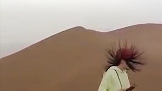 Static electricity from sand in the desert