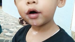 Anak kecil bersholawat