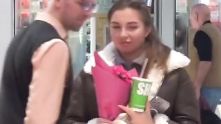 Просто подарил цветы, прикол