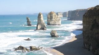 "Discovering Australia: Enchanting Landscapes and Unique Wildlife Encounters Await!"