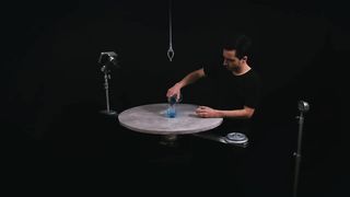 Замедленная съёмка. 360°.  С помощью высокоскоростной камеры.