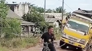 Kejailan warga sekitar