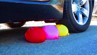 Esmagando coisas crocantes e macias de carro! EXPERIMENT CAR vs Espuma Floral