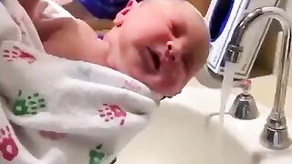 How to Bathe Your Newborn