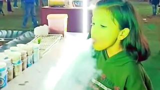 Mainy rush Mai sub k samne yee harkt ki