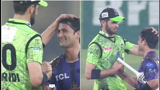 Shaheen gifted his bat to Khwaja Nafi of Quetta Gladiators for his excellent batting