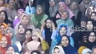 Saat Ning Umi Bocor Alus Auto Mlayu