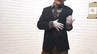 The weather is too cold, please dance to warm up
