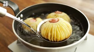 겹겹이 바삭바삭 소세지 감자볼! 정말 맛있습니다.