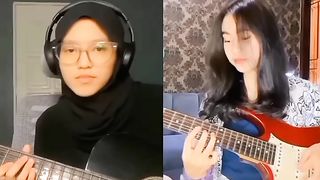 Dua cewek cantik adu skil gita.kalian suka yang mana gays#viral #fypシ #cewek