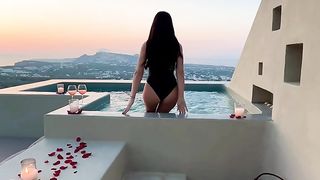 ℹ️ Imagine this being your hotel room this summer✨ #santorini #luxury #hotel