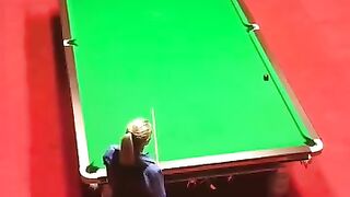 Funny moment in Snooker Match